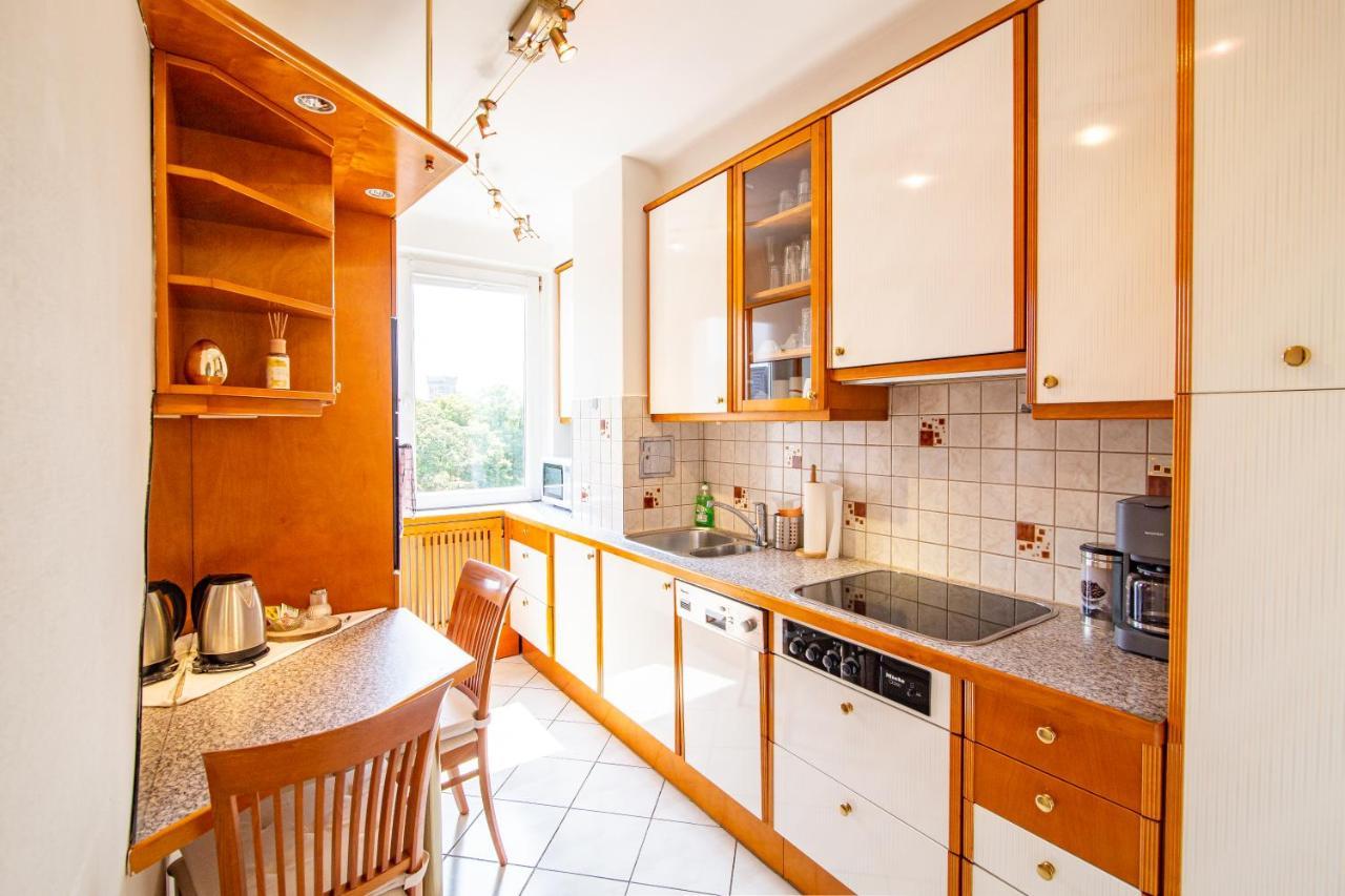 Best Rated Central Apartment Vienna - Ac, Wifi, 24H7Days Self Check-In, Board Games, Netflix מראה חיצוני תמונה