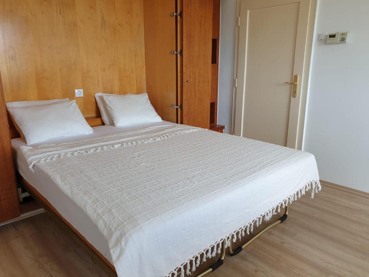 Best Rated Central Apartment Vienna - Ac, Wifi, 24H7Days Self Check-In, Board Games, Netflix מראה חיצוני תמונה