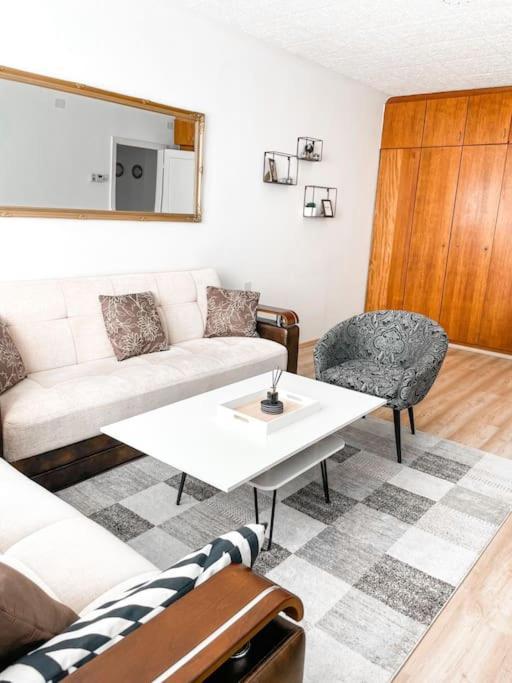 Best Rated Central Apartment Vienna - Ac, Wifi, 24H7Days Self Check-In, Board Games, Netflix מראה חיצוני תמונה